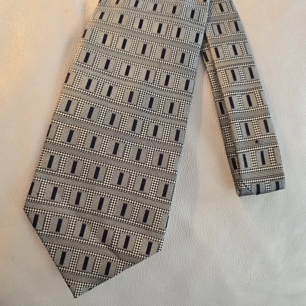 Chas Reed & Co Collection Black and Gray Men's Silk Necktie 62" Tie
